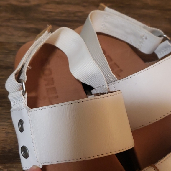 Sorel - Picture 3 of 6